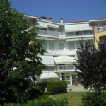 E9